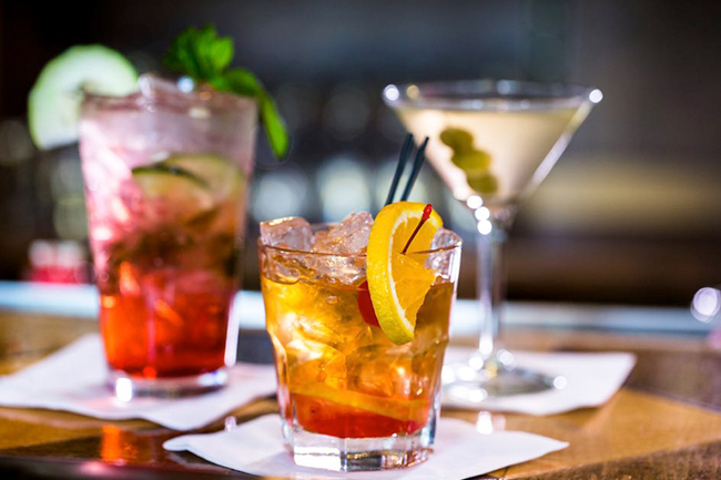 【お酒を飲みながら食べれるお店ってあるの?】